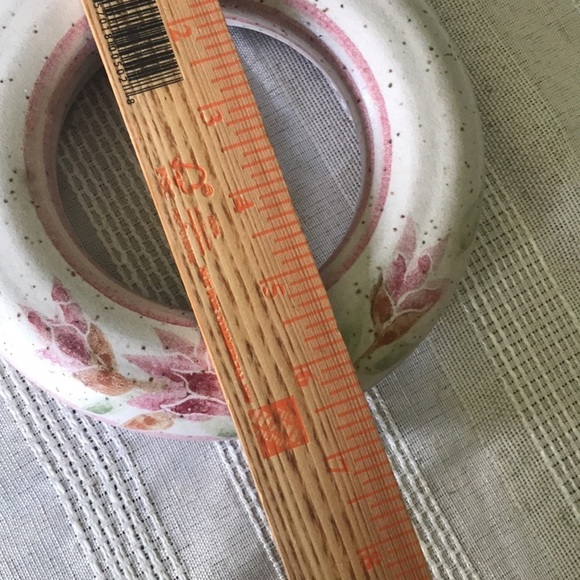 Studio pottery vase hanging circular donut vase. Hand painted. Signed. Floral - Picture 7 of 8